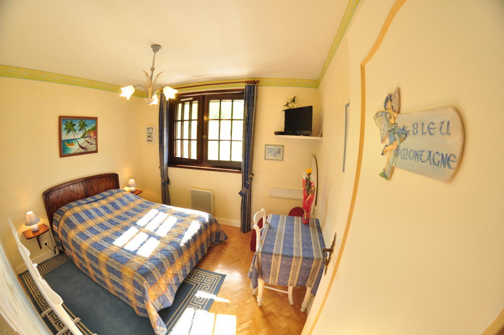 Hotel-Logis La Coraline Gannat Habitación foto