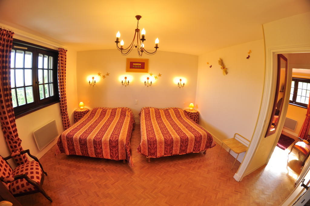 Hotel-Logis La Coraline Gannat Habitación foto
